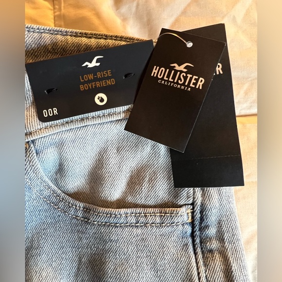 NWT Hollister light wash distressed denim jeans. Size 00R. Low rise boyfriend. - Picture 9 of 9